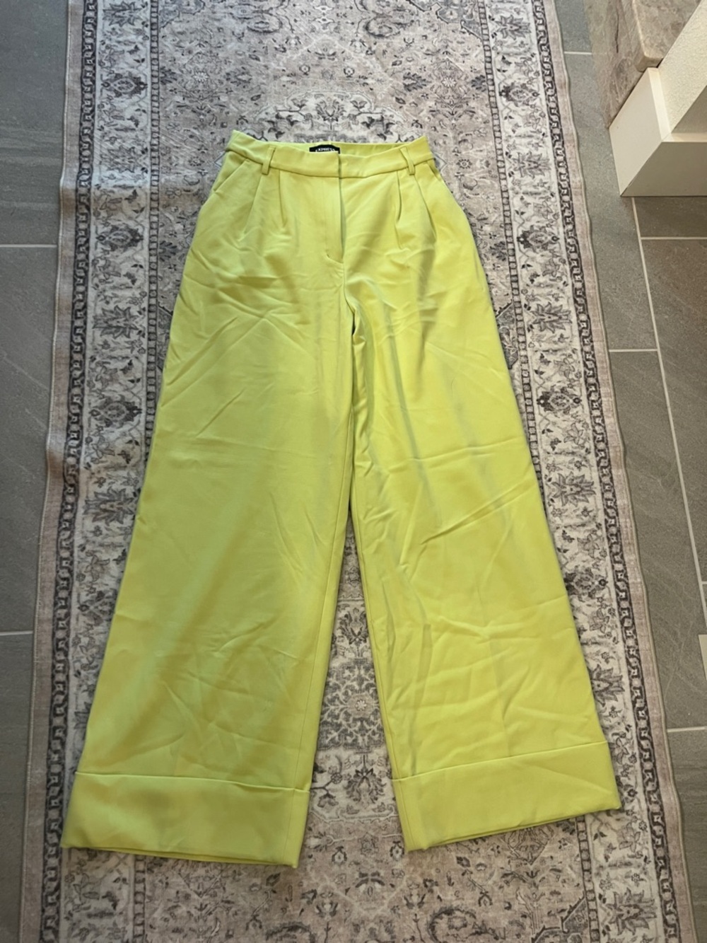 Express Wide-Leg High-Waist Pants in Lime Green size 4 regular